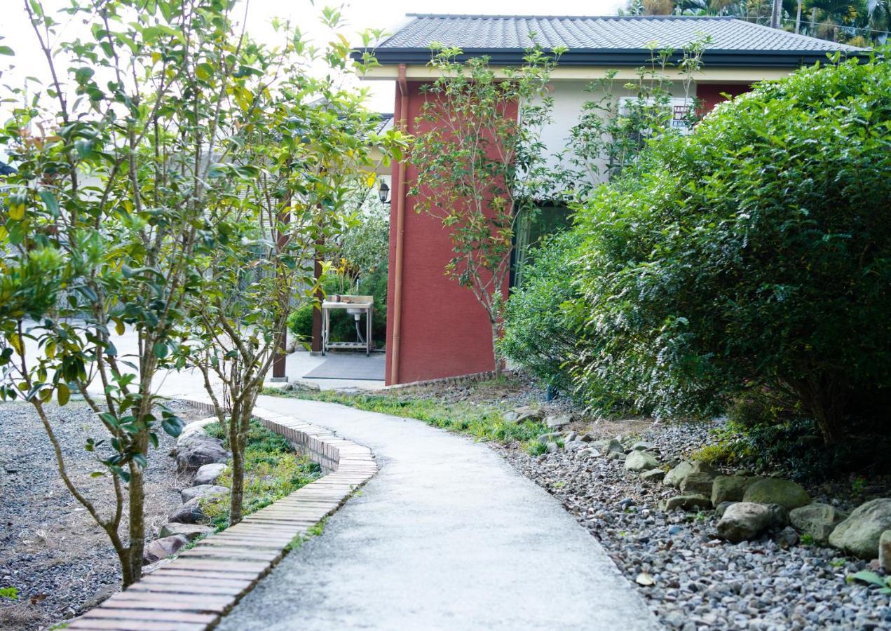 時間煮雨包棟民宿 Yuchi Esterno foto